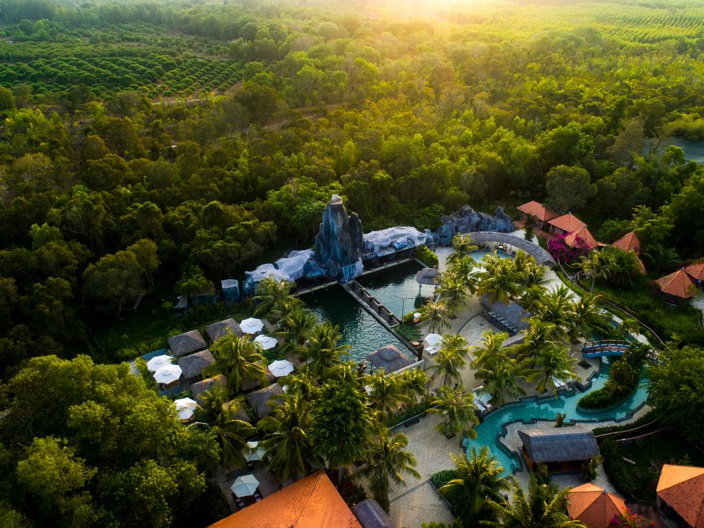 Kinh nghiệm đi suối khoáng nóng Bình Châu: Dịch vụ và Giá vé
