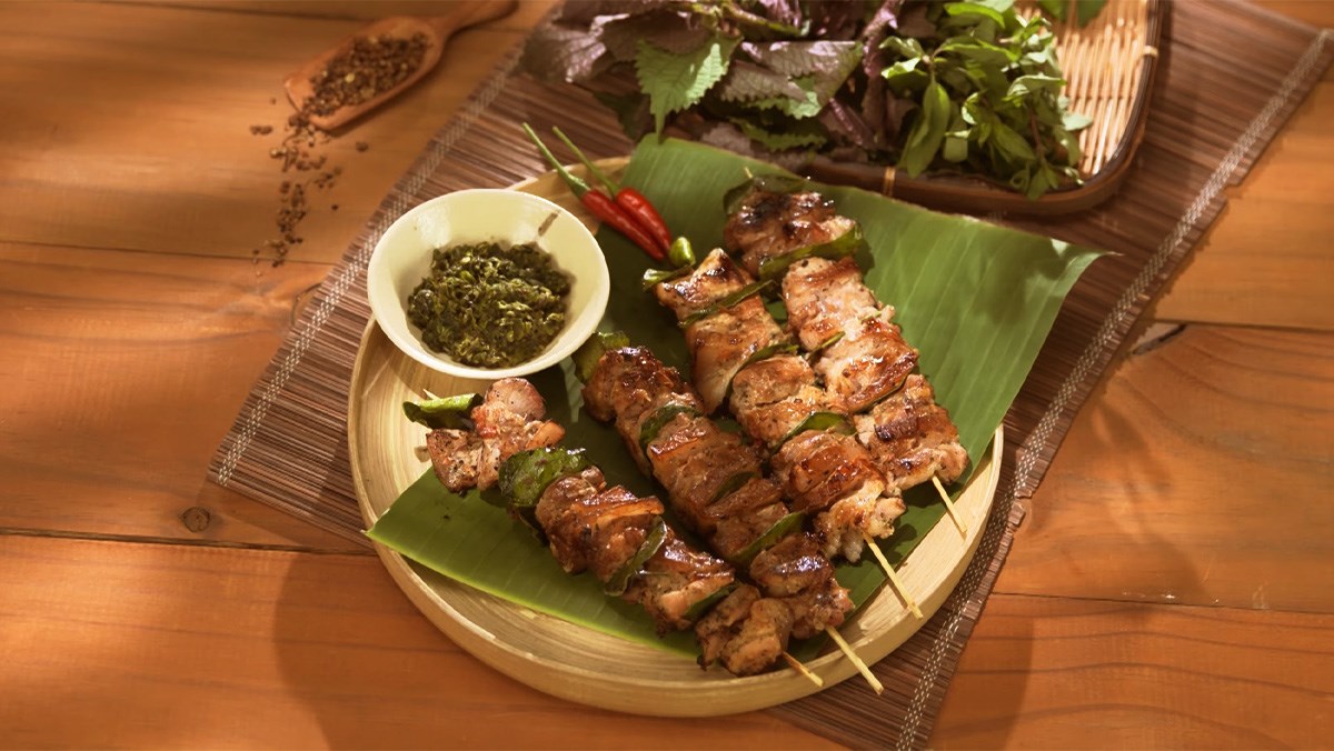 Thưởng thức ẩm thực địa phương