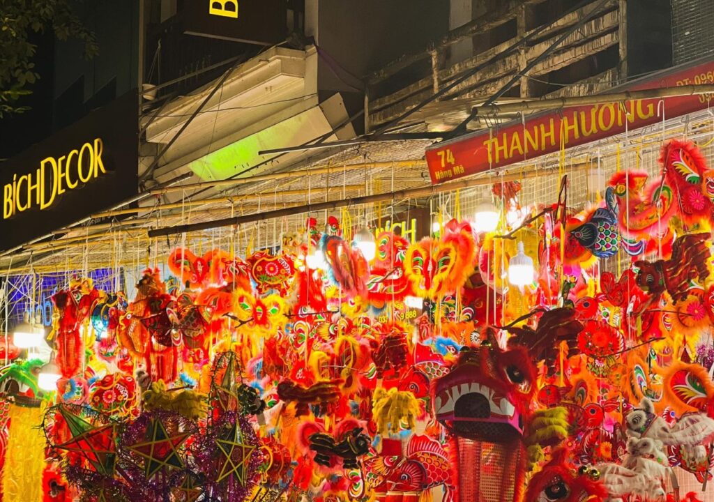 Khám Phá Phố Hàng Mã Trung Thu: Ánh Sáng Lung Linh Truyền Thống